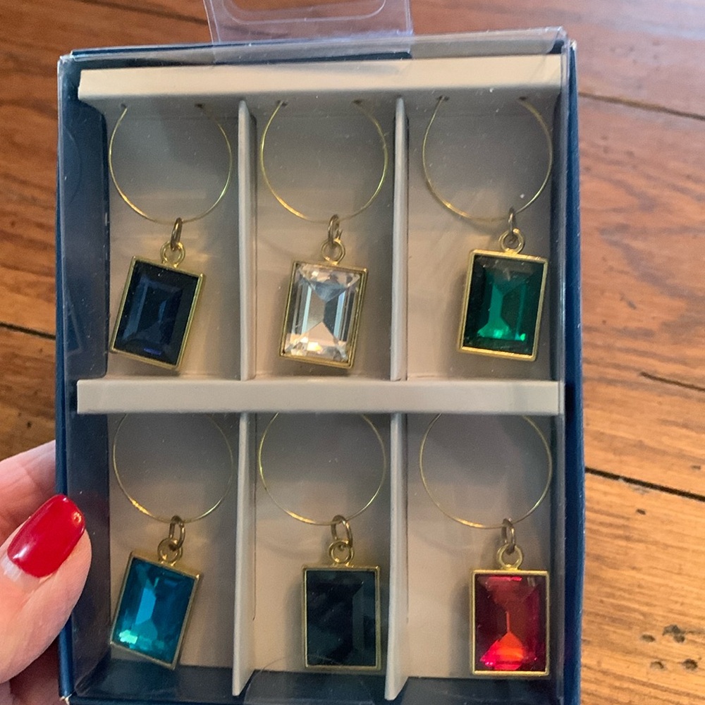 Pier One NEW IN BOX SET OF SIX DRINK CHARMS
